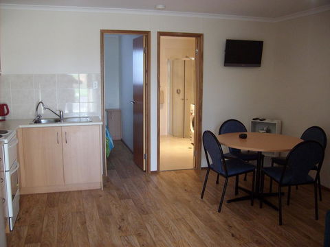 Jacko's Holiday Cabins - Inverell Accommodation 3