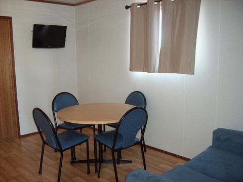 Jacko's Holiday Cabins - Inverell Accommodation 2