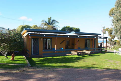 Casuarina Coastal Units - Inverell Accommodation 2