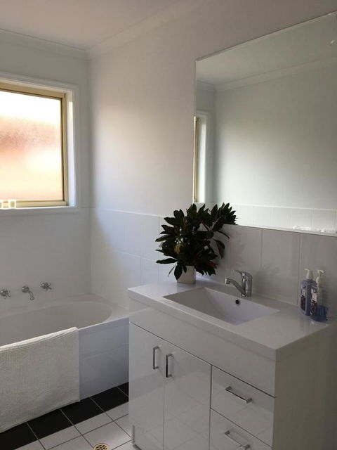 Windsor Gardens Home - Inverell Accommodation 11