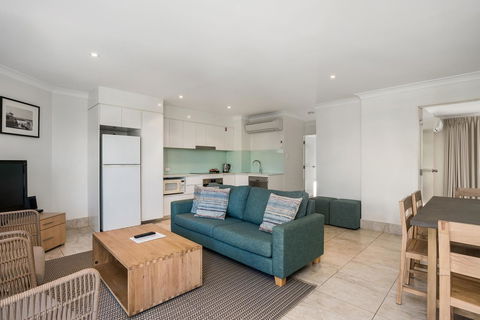 Bayview Beachfront Apartments, In Town Right On The Beach - Inverell Accommodation 41
