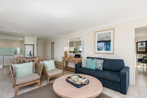 Bayview Beachfront Apartments, In Town Right On The Beach - Inverell Accommodation 32