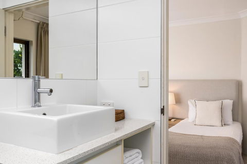Bayview Beachfront Apartments, In Town Right On The Beach - Inverell Accommodation 31