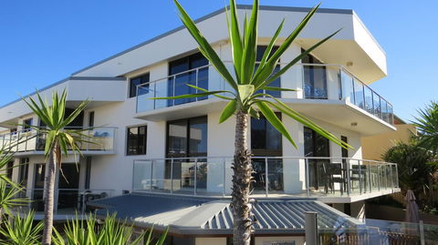 Bayview Beachfront Apartments, In Town Right On The Beach - Inverell Accommodation 14