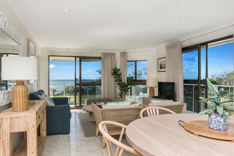 Bayview Beachfront Apartments, In Town Right On The Beach - Inverell Accommodation 30