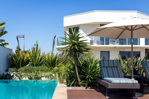 Bayview Beachfront Apartments, In Town Right On The Beach - Inverell Accommodation 17