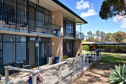 Longbeach Apartments - Inverell Accommodation 5