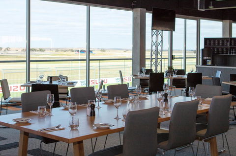 Rydges Pit Lane - Inverell Accommodation 38