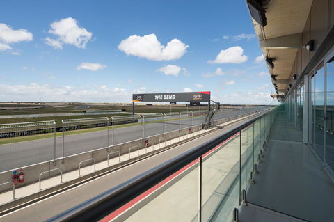 Rydges Pit Lane - Inverell Accommodation 1