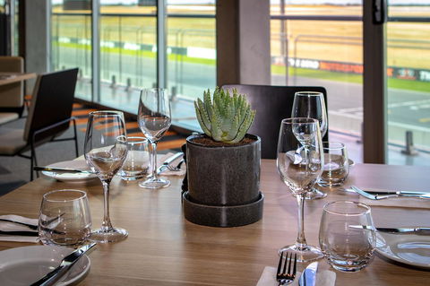 Rydges Pit Lane - Inverell Accommodation 37