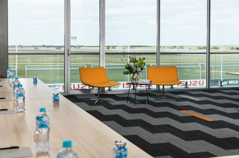 Rydges Pit Lane - Inverell Accommodation 4