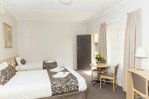 Bathurst Motor Inn - Inverell Accommodation 24