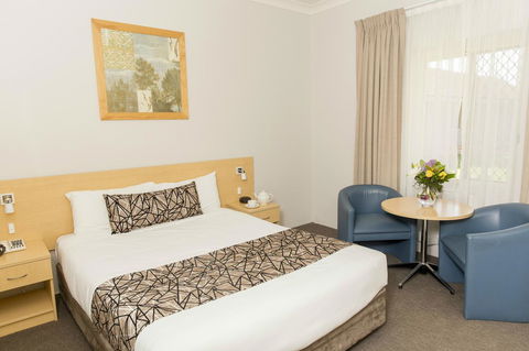Bathurst Motor Inn - Inverell Accommodation 3
