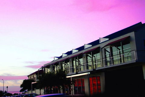 Semaphore Blue Apartments - Inverell Accommodation 10