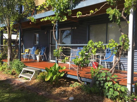 SHAKIN' SHACK - Inverell Accommodation 0