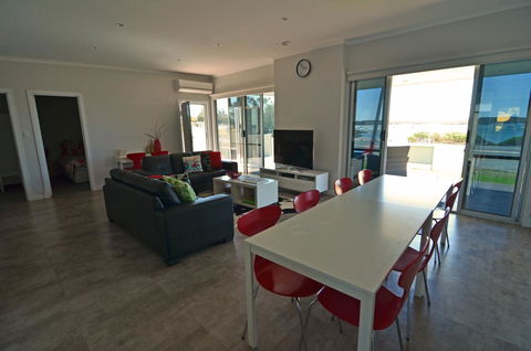 Beachview - Inverell Accommodation 6