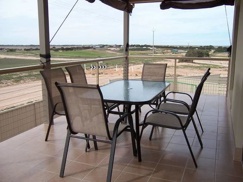 Relax On Par - Inverell Accommodation 11