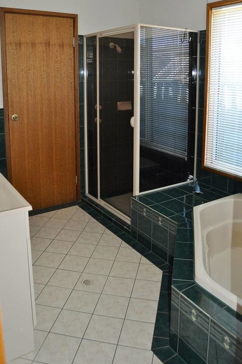 Baywatch - Inverell Accommodation 1