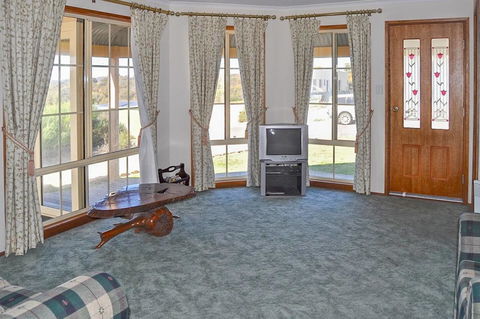 Baywatch - Inverell Accommodation 2