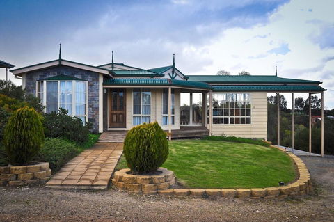 Baywatch - Inverell Accommodation 12