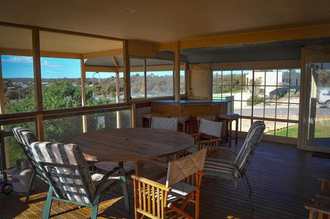 Baywatch - Inverell Accommodation 0