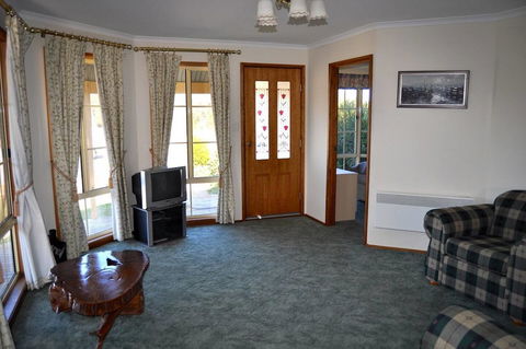 Baywatch - Inverell Accommodation 6