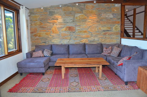 Of Stone & Wood Guesthouse - Inverell Accommodation 9