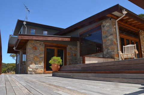 Of Stone & Wood Guesthouse - Inverell Accommodation 1