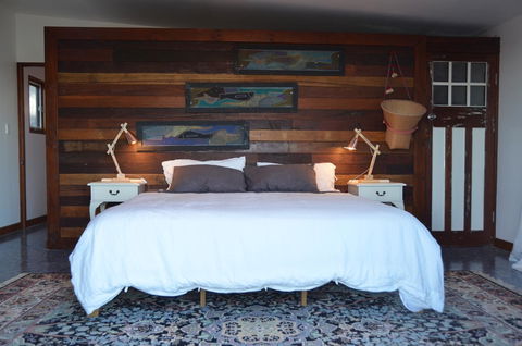 Of Stone & Wood Guesthouse - Inverell Accommodation 11
