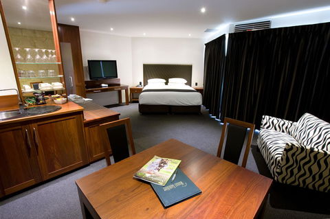 The Commodore - Inverell Accommodation 10