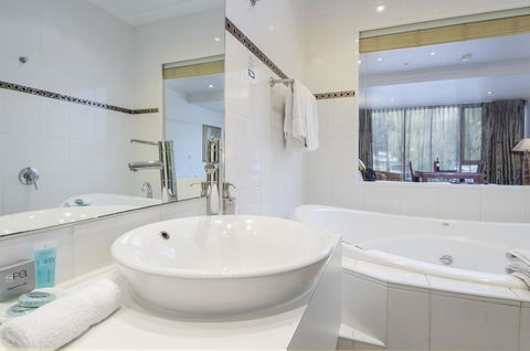 The Commodore - Inverell Accommodation 43