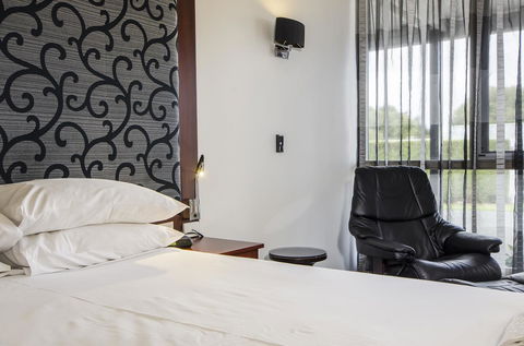The Commodore - Inverell Accommodation 38