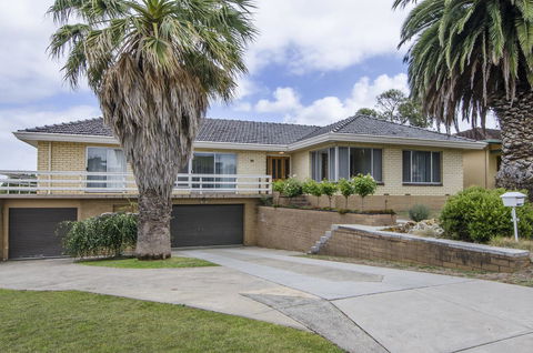 The Commodore - Inverell Accommodation 19
