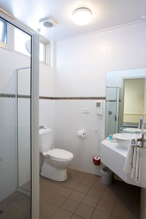 The Commodore - Inverell Accommodation 28