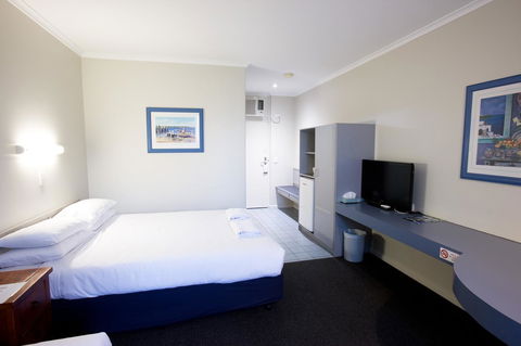 The Commodore - Inverell Accommodation 27