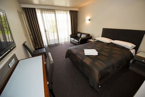 The Commodore - Inverell Accommodation 5