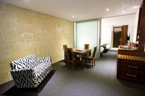 The Commodore - Inverell Accommodation 12