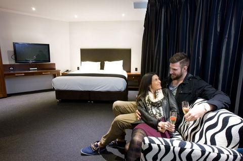 The Commodore - Inverell Accommodation 37