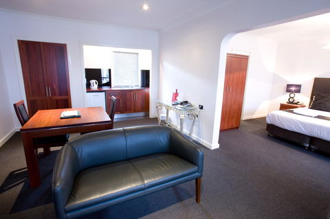 The Commodore - Inverell Accommodation 32