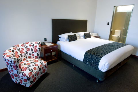 The Commodore - Inverell Accommodation 11