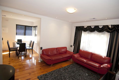 The Commodore - Inverell Accommodation 15