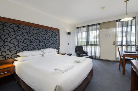 The Commodore - Inverell Accommodation 41