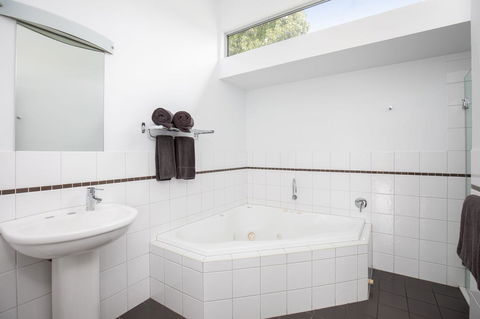 Blue Lake Holiday Park - Inverell Accommodation 42