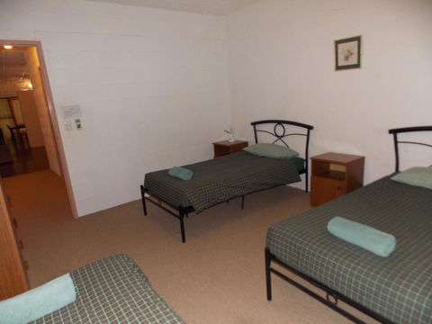 Desert View Apartments - Inverell Accommodation 2