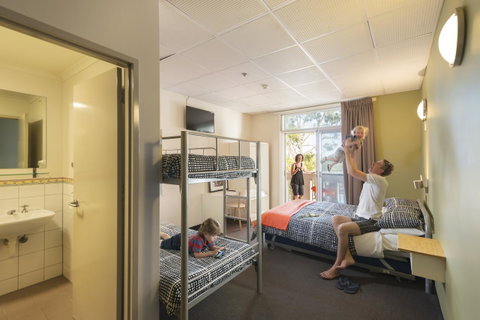 YHA Adelaide Central - Inverell Accommodation 37