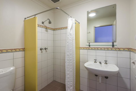 YHA Adelaide Central - Inverell Accommodation 40