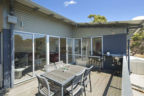 Saar River House - Inverell Accommodation 2