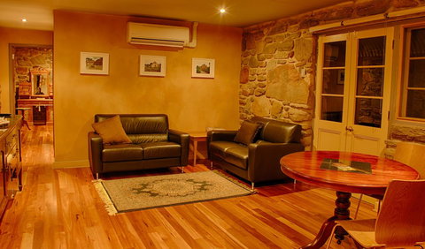 1860 Wine Country Cottages - Inverell Accommodation 23