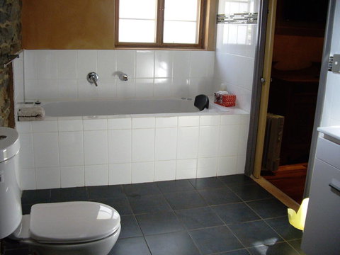 1860 Wine Country Cottages - Inverell Accommodation 18