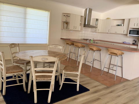 Emu Bay Lodge - Inverell Accommodation 12